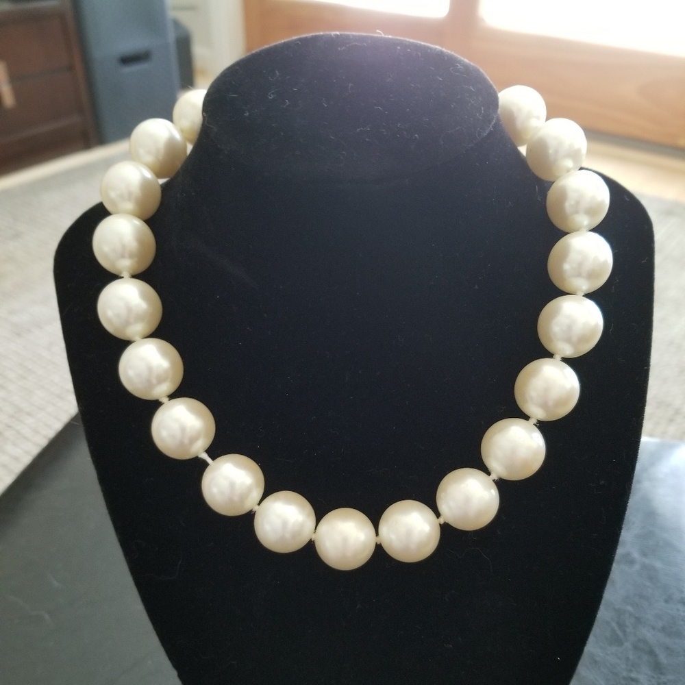 Various pearl necklaces